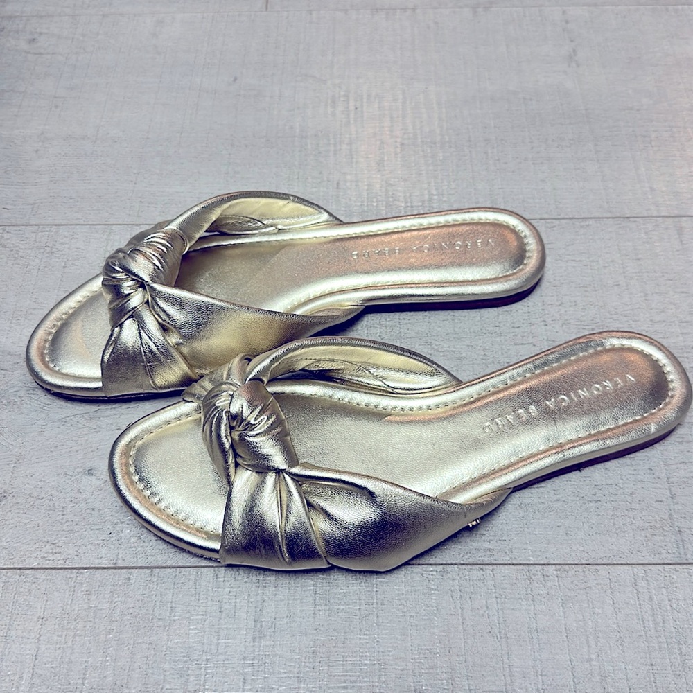 Gold Veronica Beard Salton Knotted Slide Gold Logo "vb" Slip On - size 8